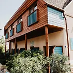 Fészek -étel és Hotel-bed&breakfast - Bike Point Hotel *