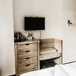 Fészek -étel és Hotel-bed&breakfast - Bike Point * Zánka