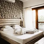 Hotel Fészek -étel és Hotel-bed&breakfast - Bike Point *