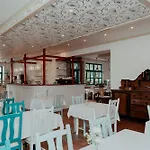 Feszek -etel Es Hotel-zanka