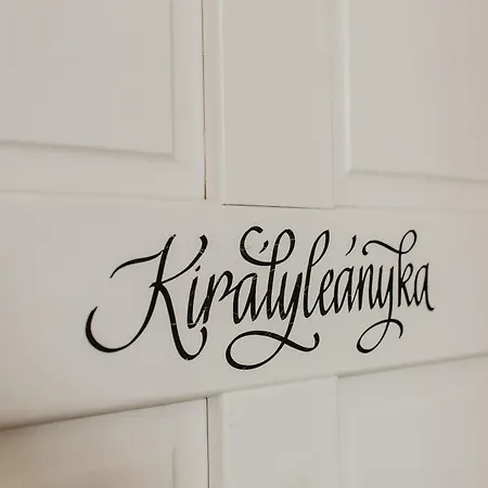 Feszek -etel Es Hotel- * Balatonszárszó