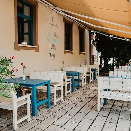 Feszek -etel Es Hotel-zanka *