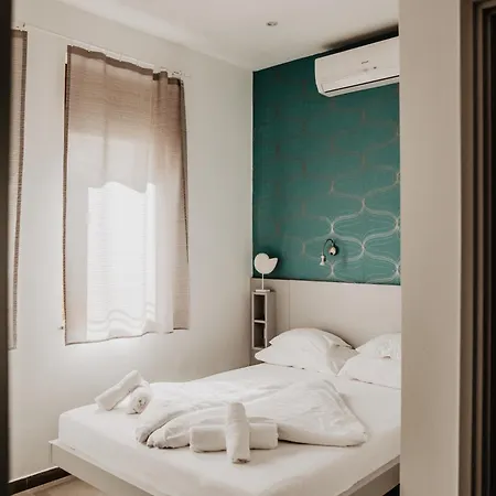 Feszek -etel Es Hotel-zanka *