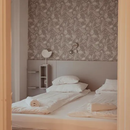 Feszek -etel Es Hotel-zanka Отель Занка