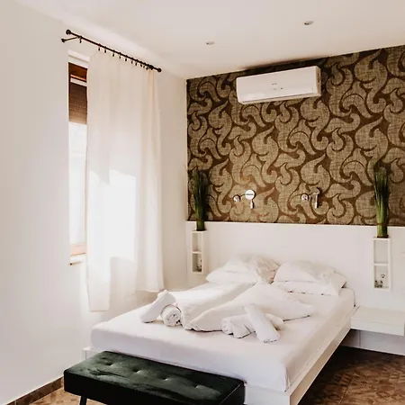 Hotel Feszek -etel Es Hotel- Balatonszárszó