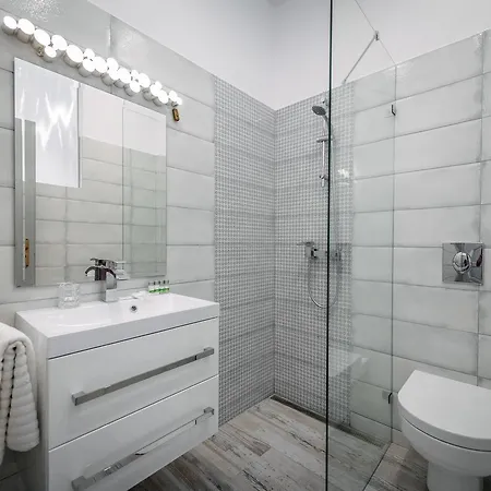 Hotel Feszek -etel Es Hotel- *