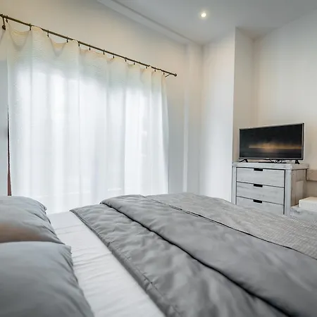 Feszek -etel Es Hotel-zanka Hotel *