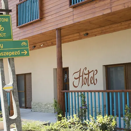 Fészek -étel és Hotel- Hotel *