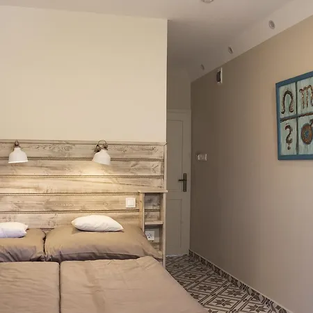 Feszek -etel Es Hotel-zanka *