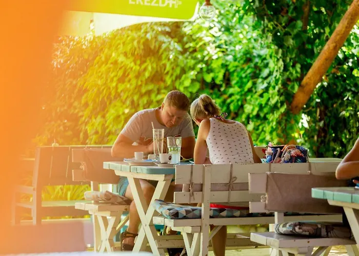 Feszek -etel Es Hotel- Szálloda