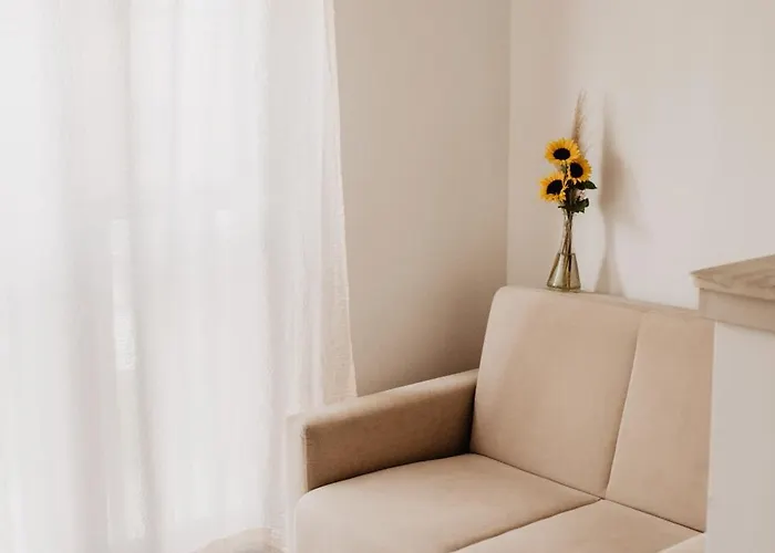 Feszek -etel Es Hotel- Hotell *