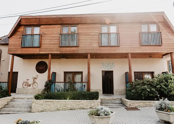 Hotel Feszek -etel Es Hotel-