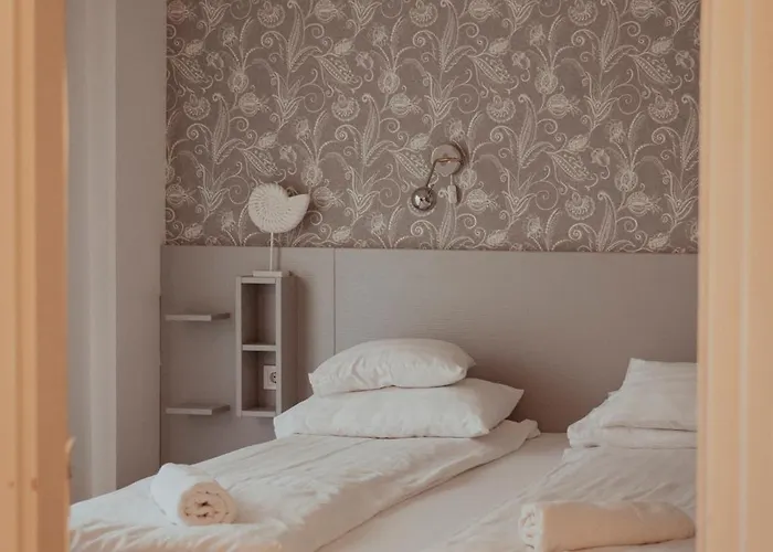 Feszek -etel Es Hotel- Hotel Balatonszemes