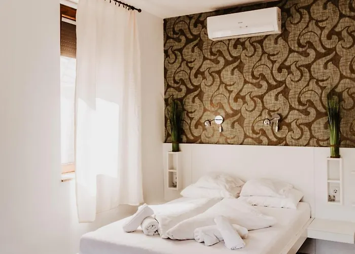 Hotel Feszek -etel Es Hotel- Balatonszemes